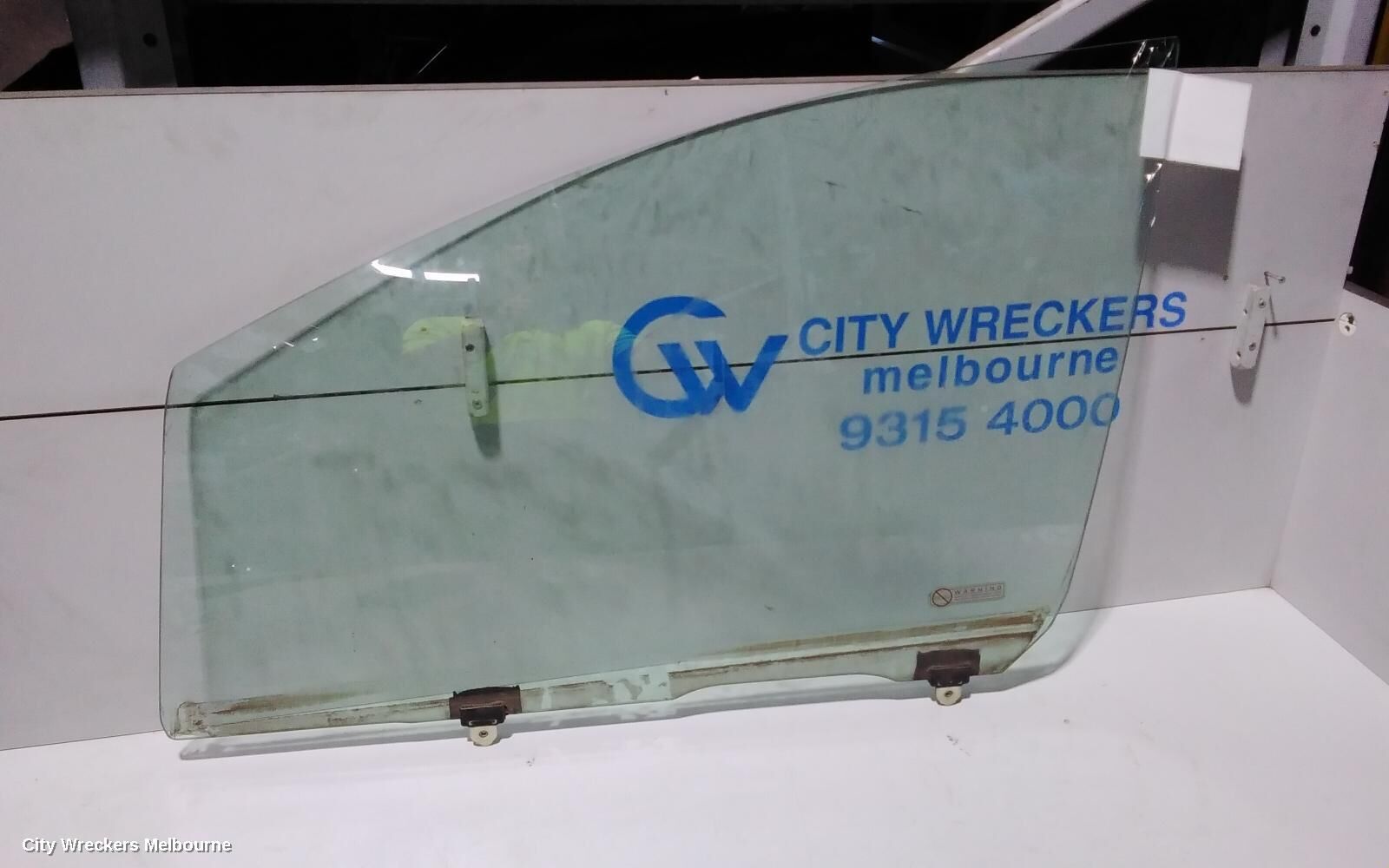 TOYOTA TARAGO 2001 Left Front Door Window