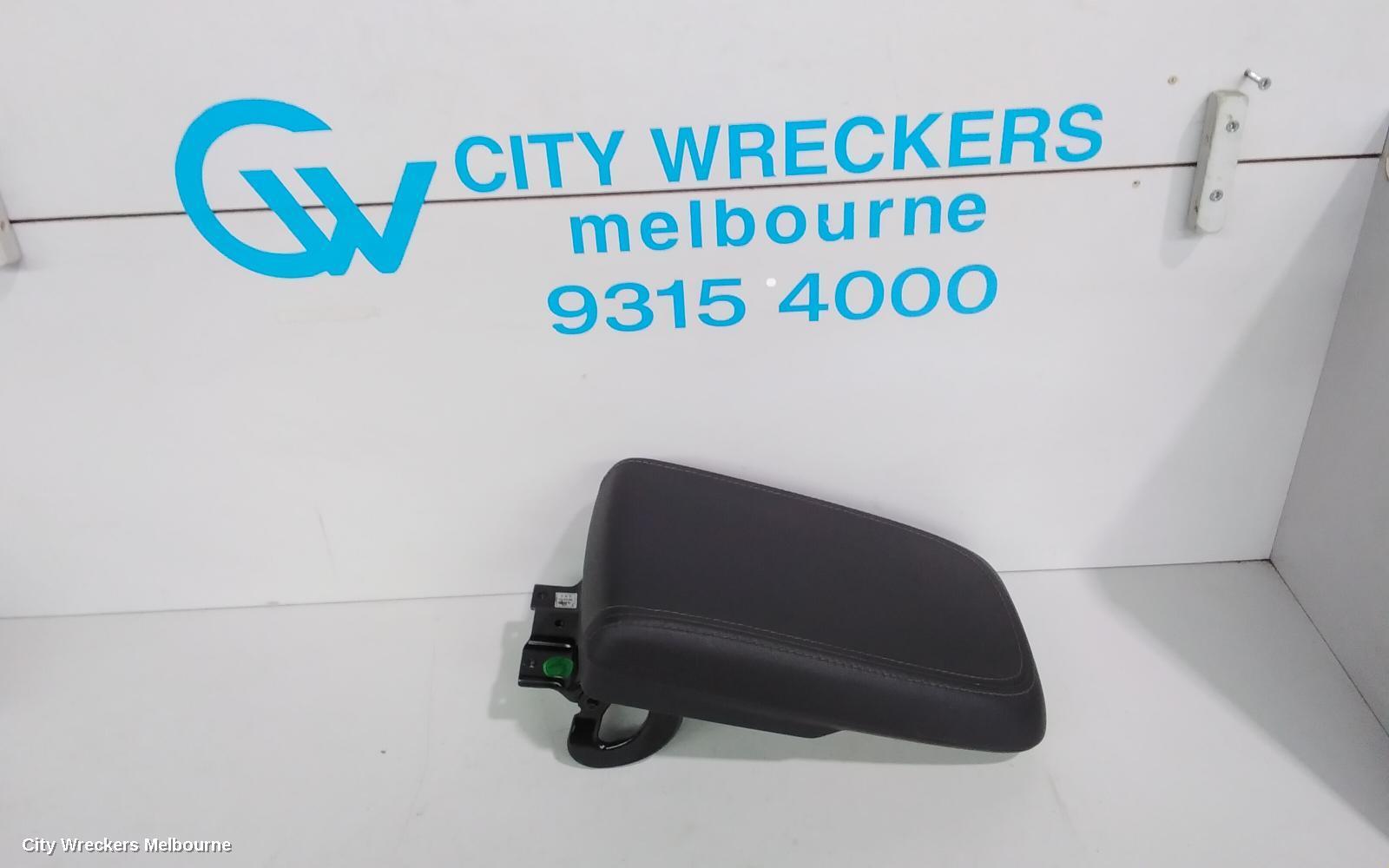 HOLDEN CAPTIVA 2018 Console
