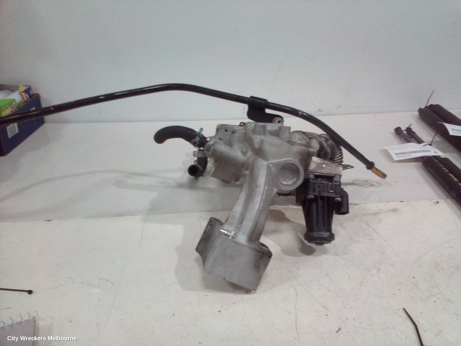 NISSAN NAVARA 2011 Steering Pump