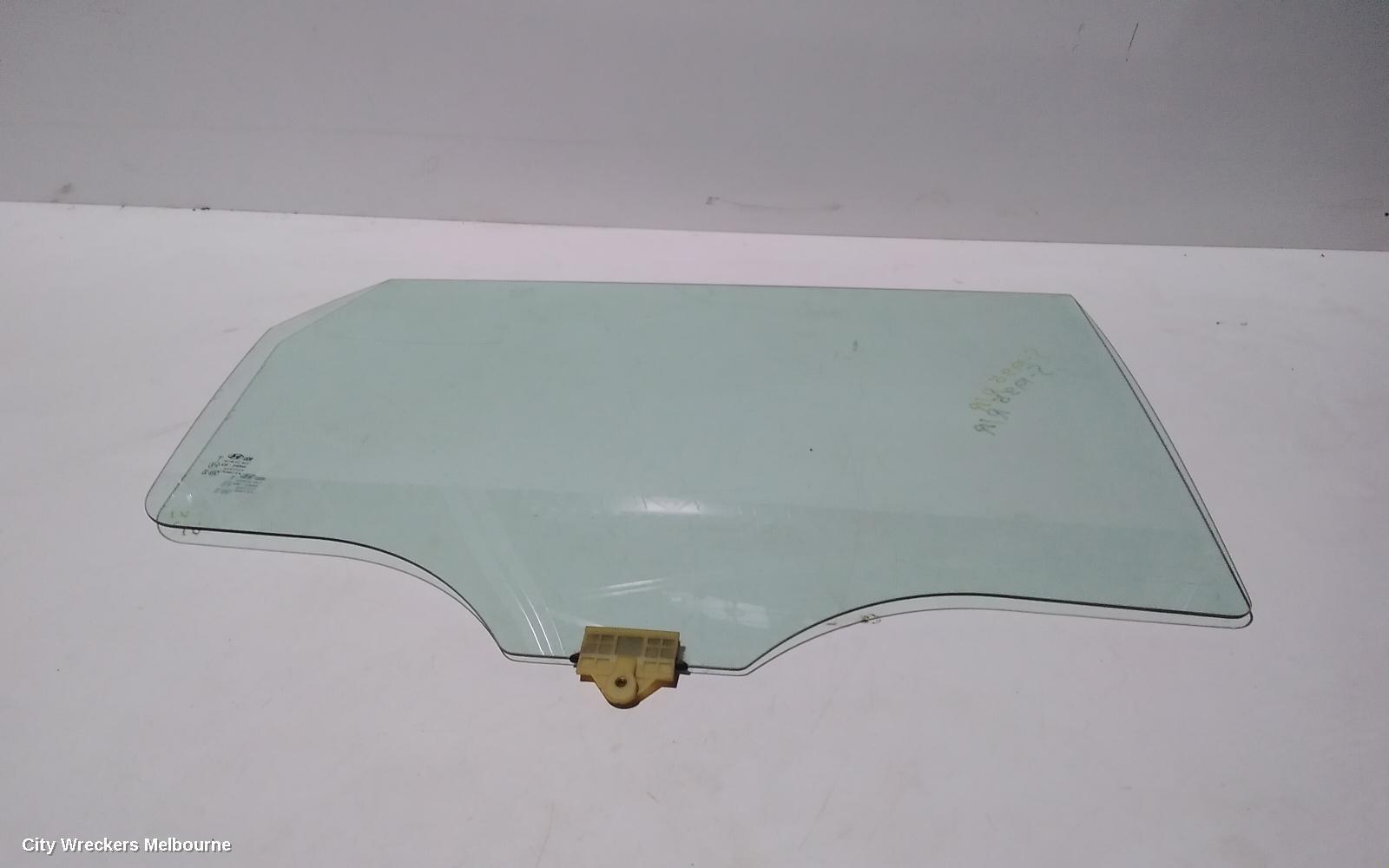 HYUNDAI SANTA FE 2018 Right Rear Door Window