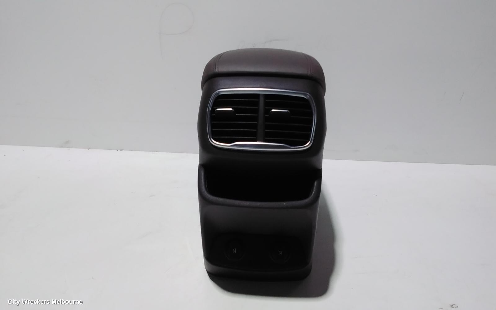 HYUNDAI SANTA FE 2018 Console
