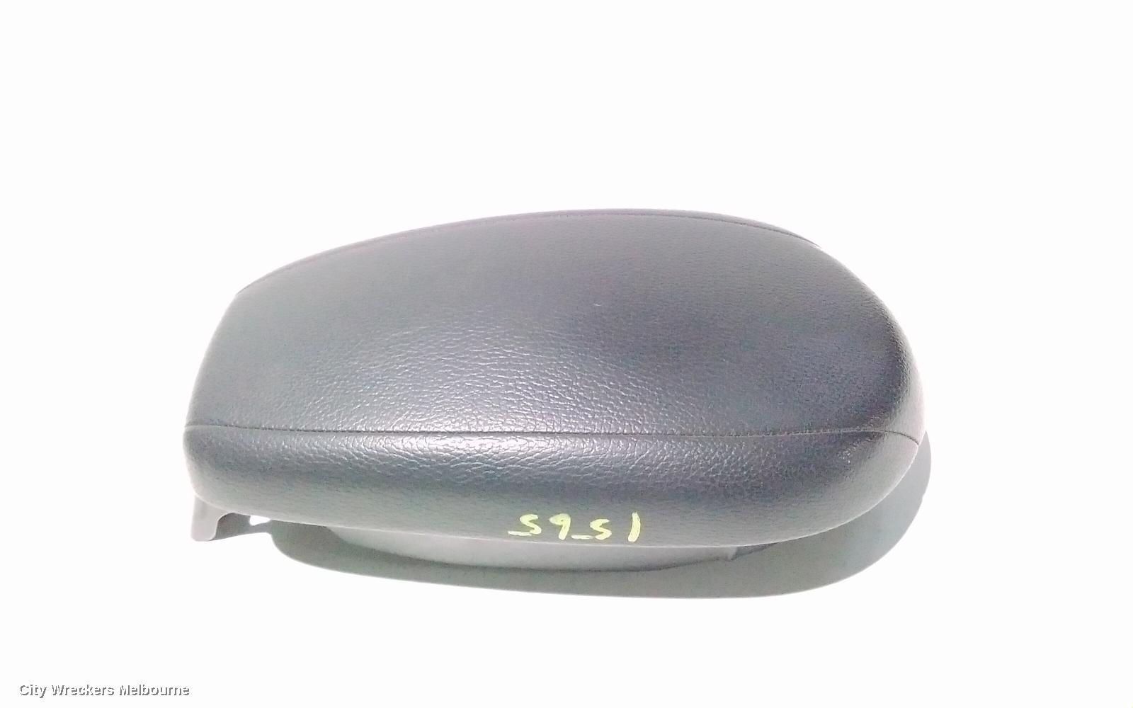 HYUNDAI VELOSTER 2012 Console