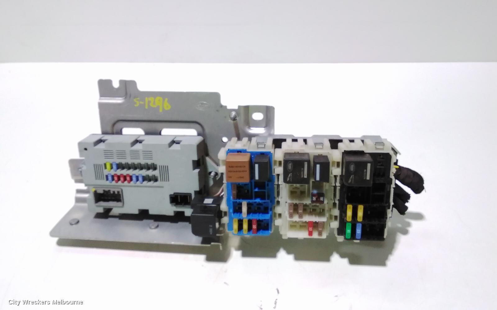 LAND ROVER DISCOVERY SPORT 2016 Fuse Box