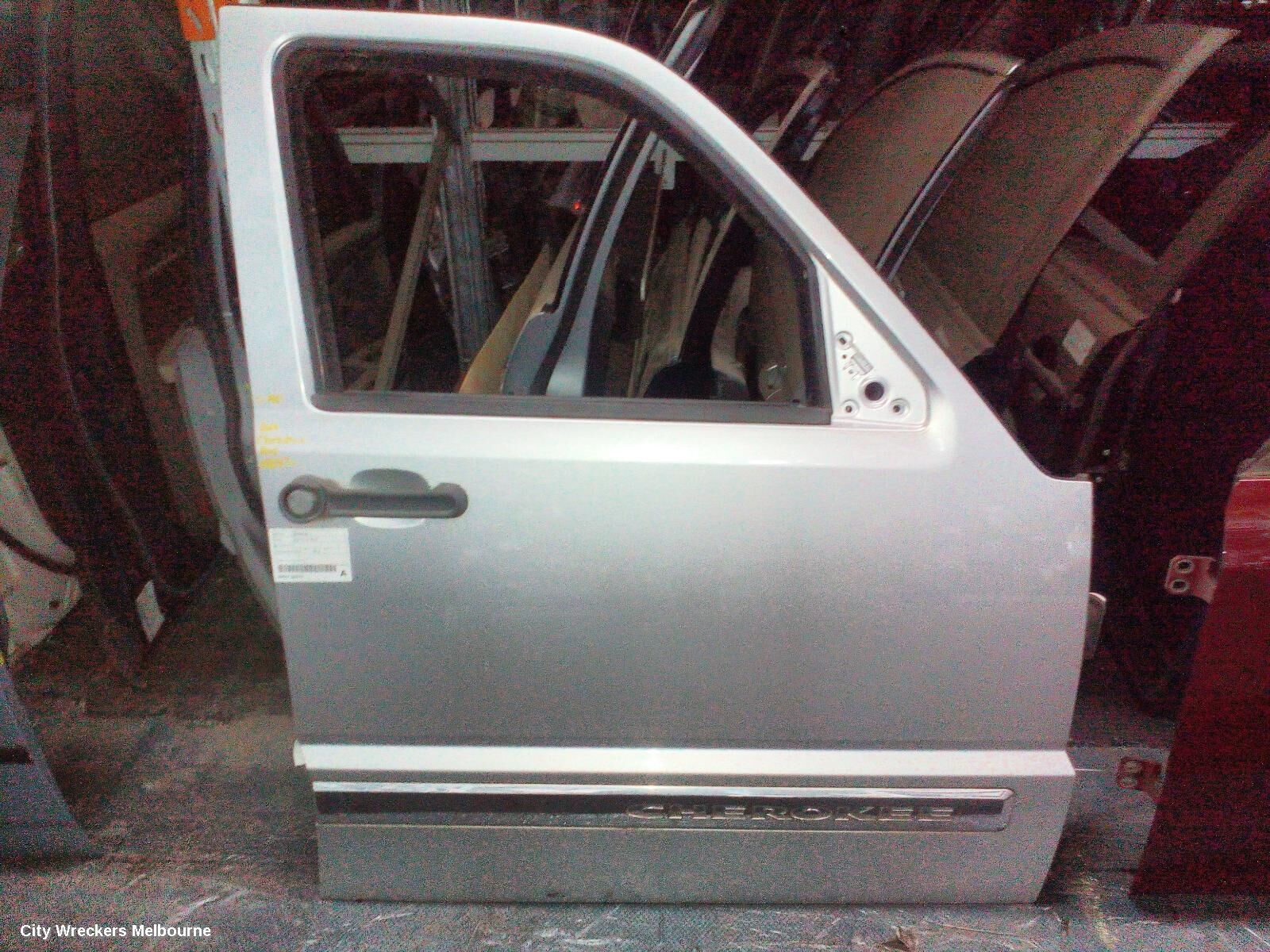 JEEP CHEROKEE 2010 Right Front Door