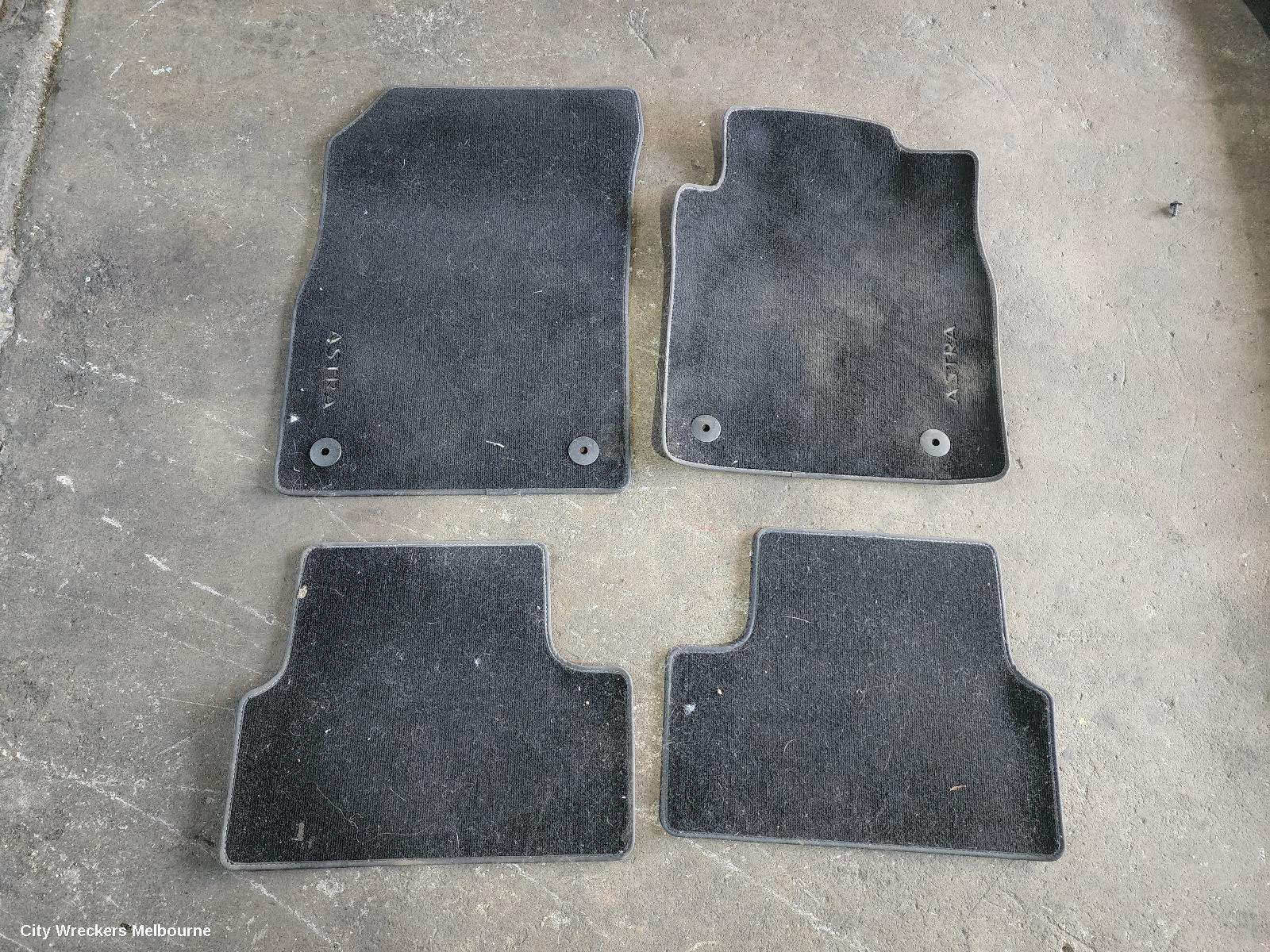 HOLDEN ASTRA 2016 Floor Mats