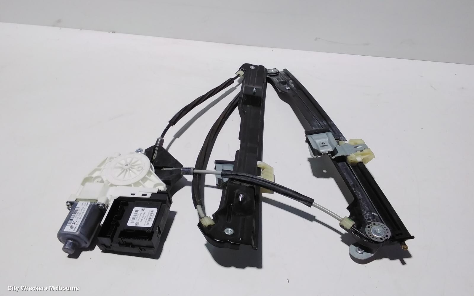 VOLKSWAGEN CADDY 2017 Right Front Window Reg/Motor