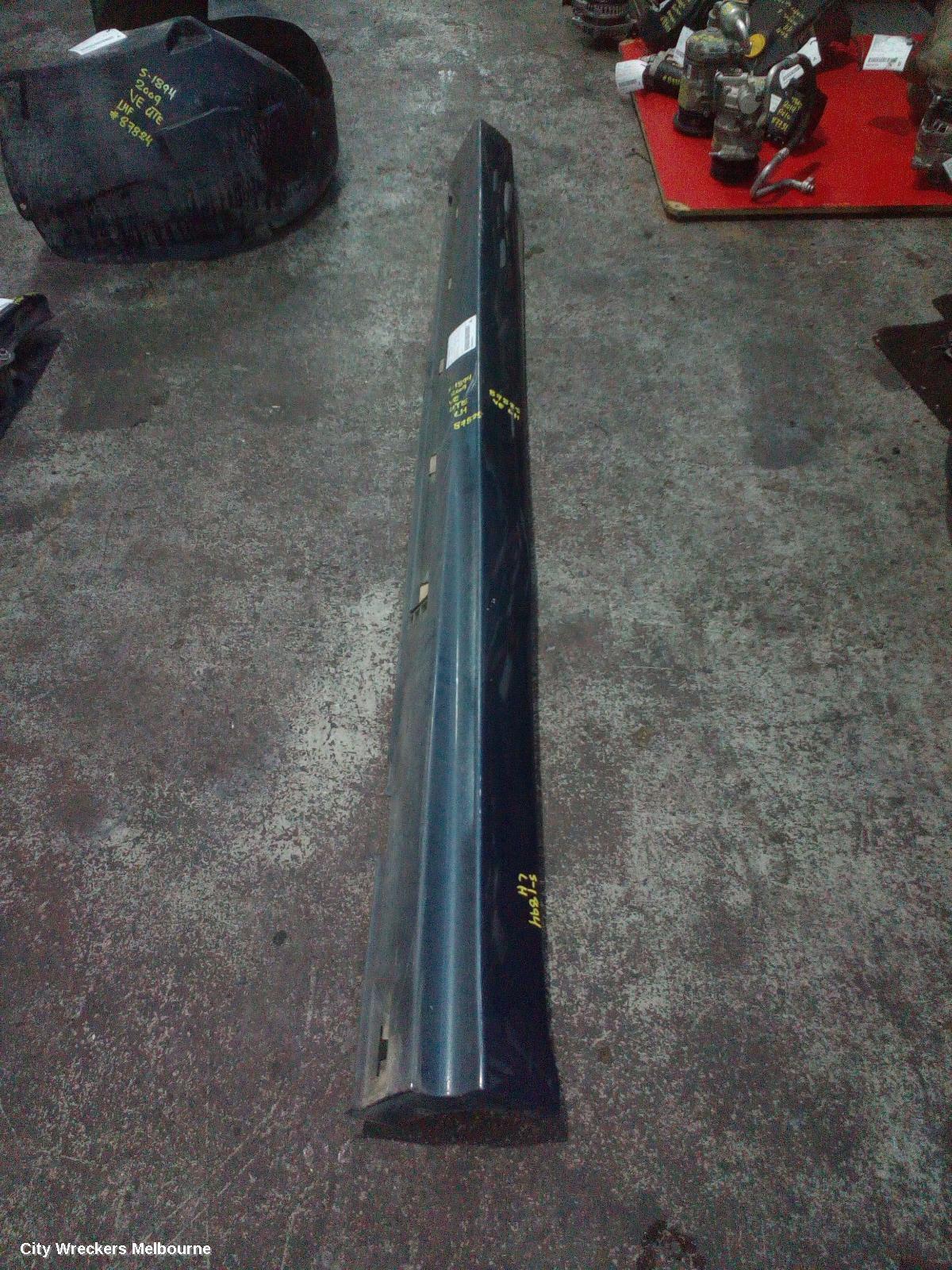 HOLDEN COMMODORE 2009 Side Step/Skirt