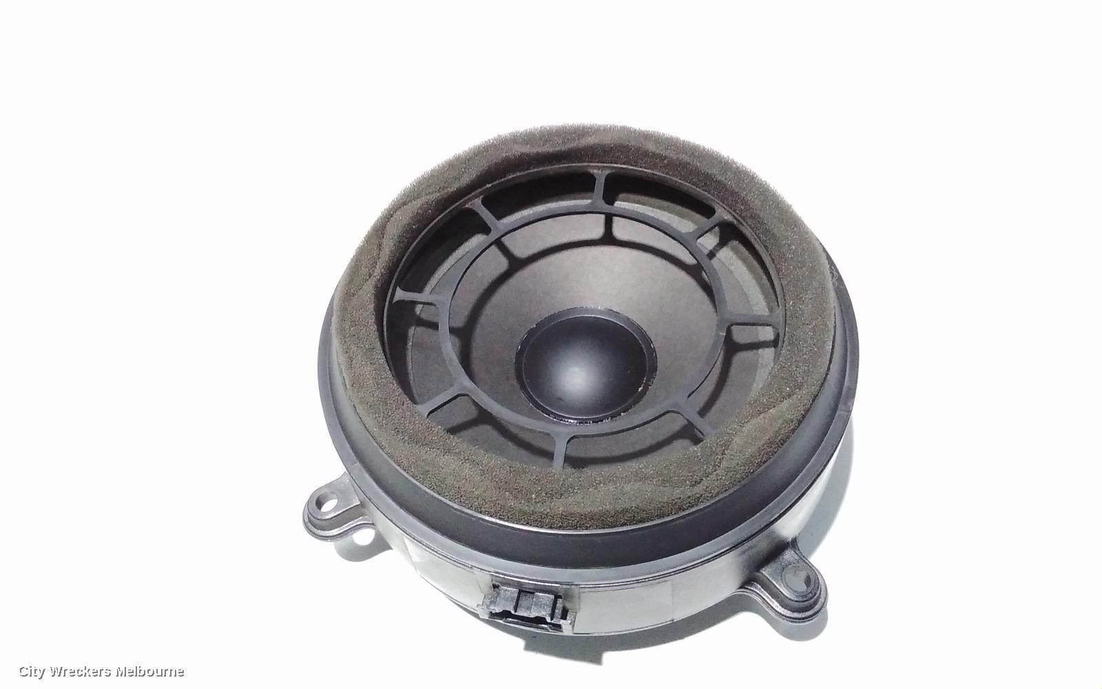 MERCEDES C CLASS 2005 SPEAKER