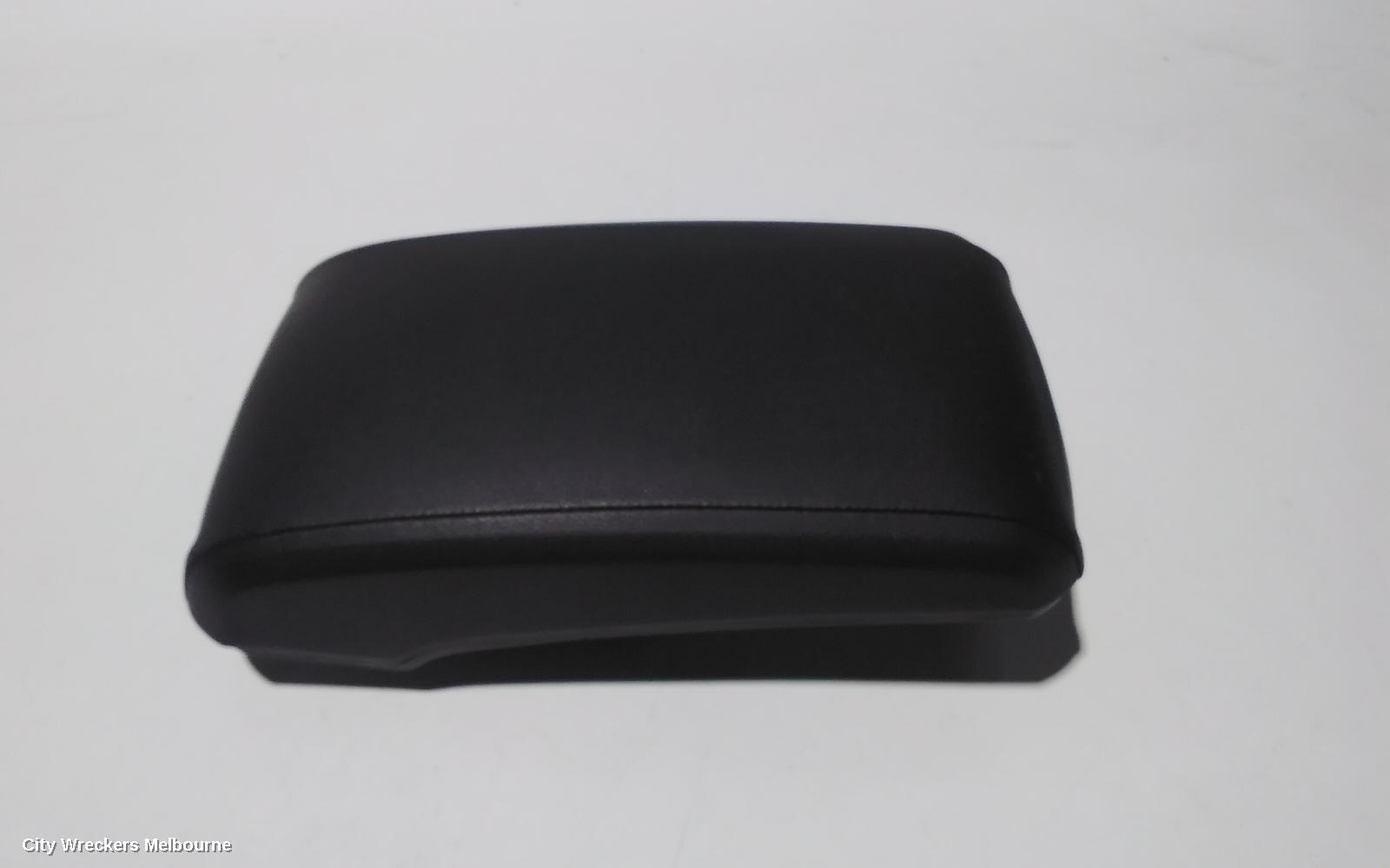 HOLDEN COLORADO 2019 Console