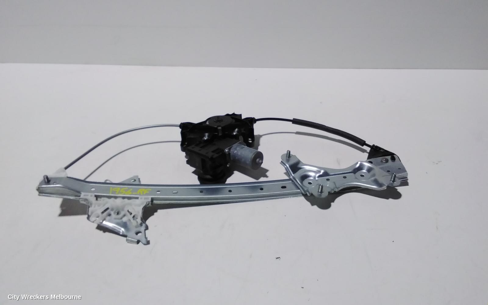 TOYOTA COROLLA 2019 Right Front Window Reg/Motor