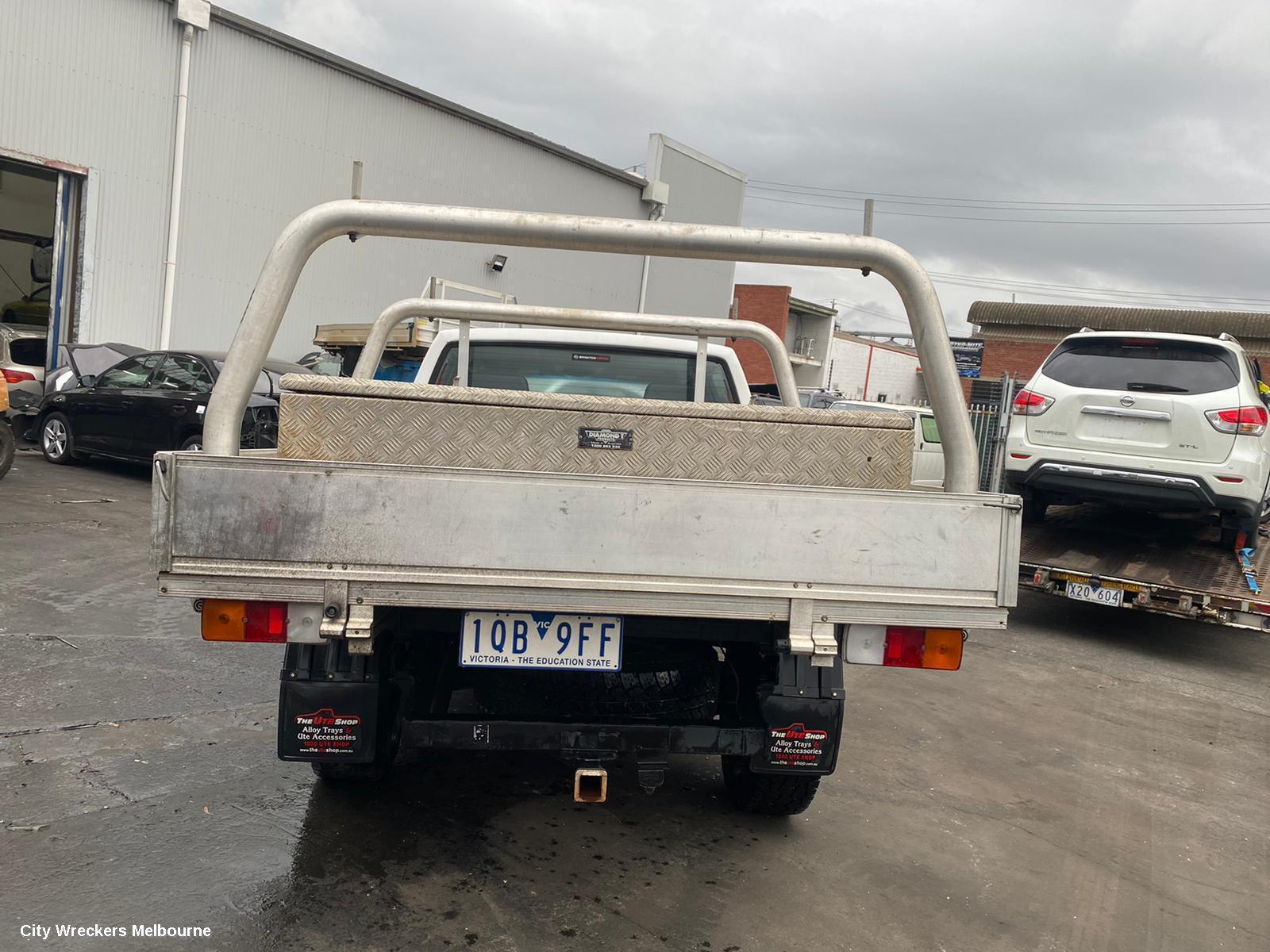 NISSAN NAVARA 2011 Right Guard