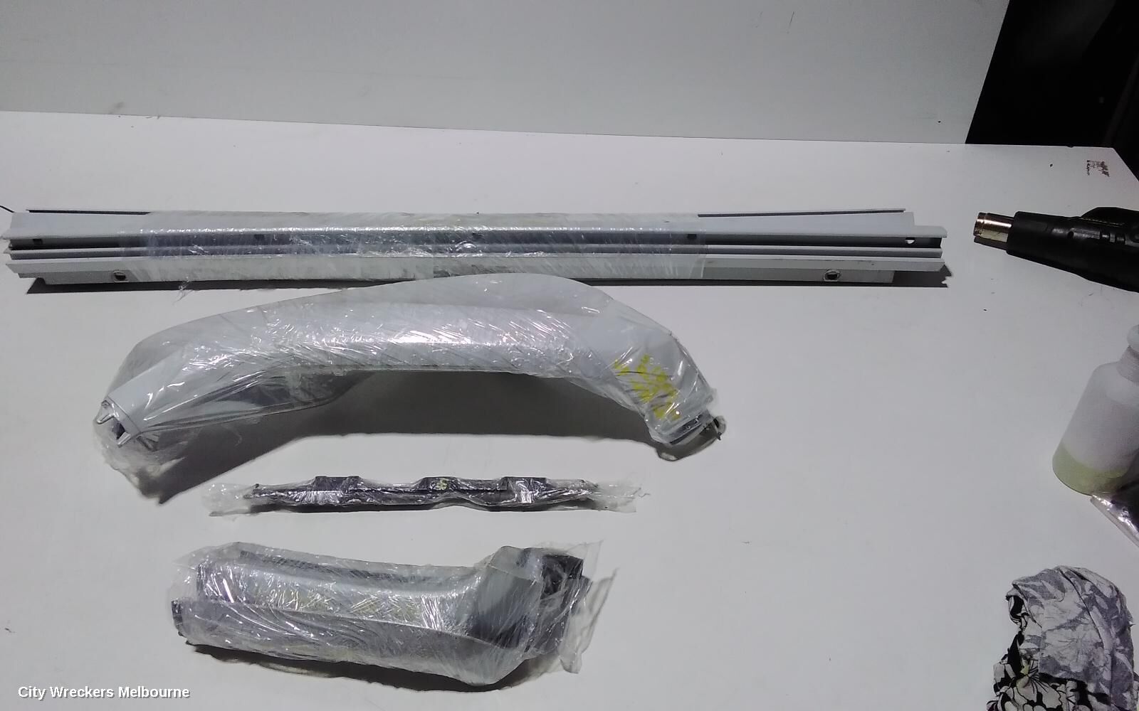 HOLDEN COMMODORE, VF, 05/13-12/17, TRAY TOP MOULD  REFER TO PHOTOS: 88798