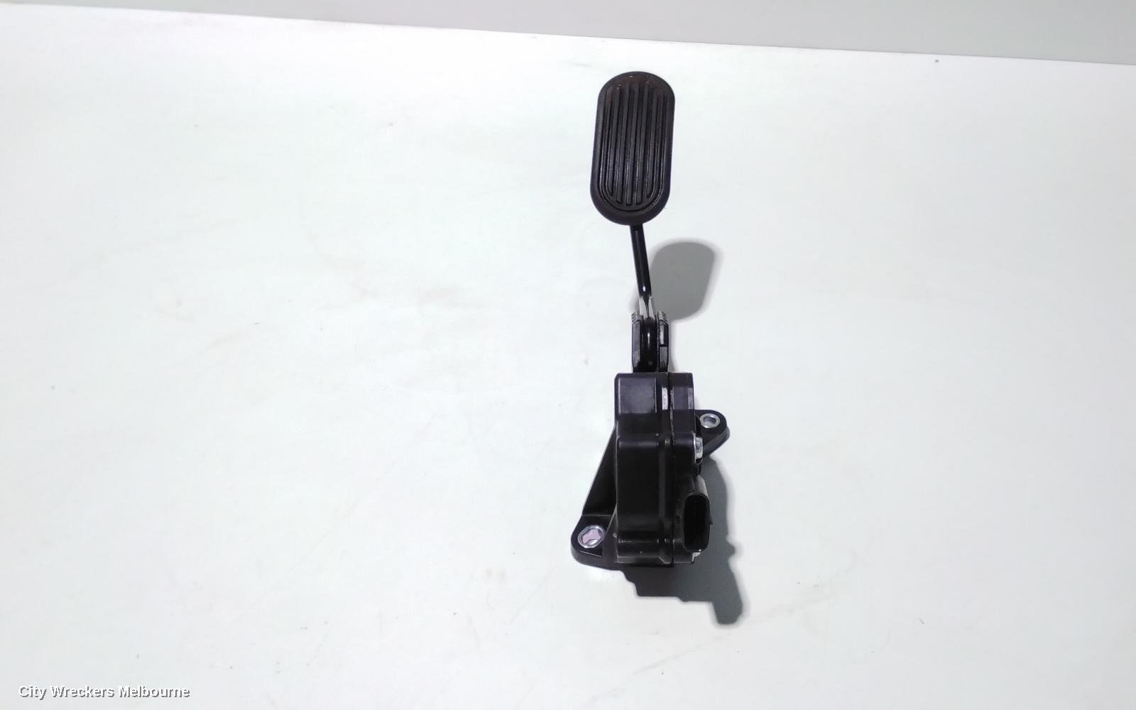 TOYOTA HILUX 2016 Pedal Assembly