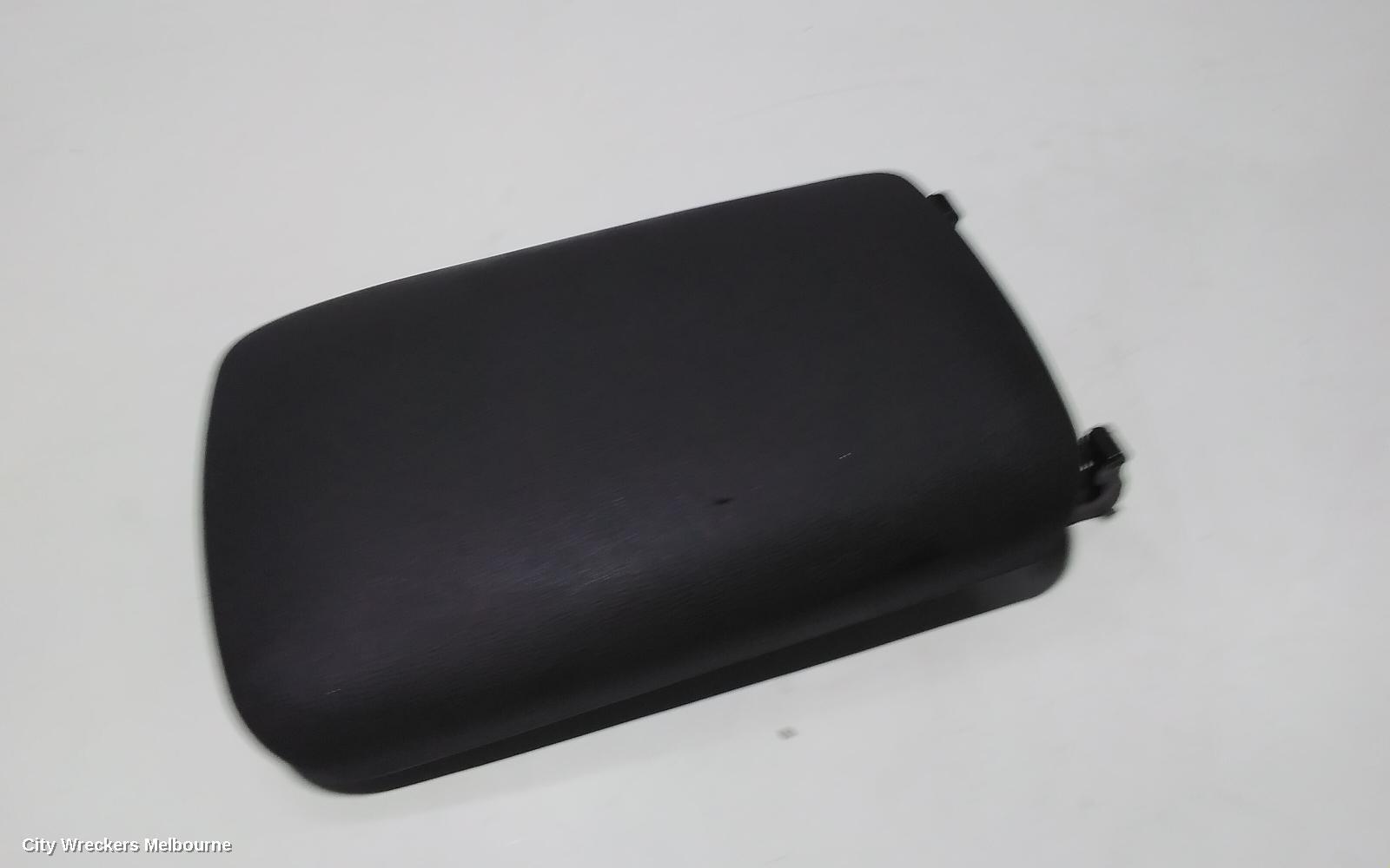 HOLDEN COMMODORE 2013 Console