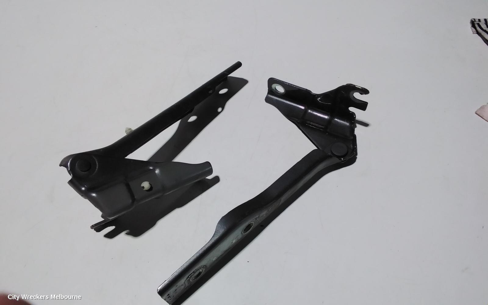 VOLKSWAGEN POLO 2015 Bonnet Hinge/Strut