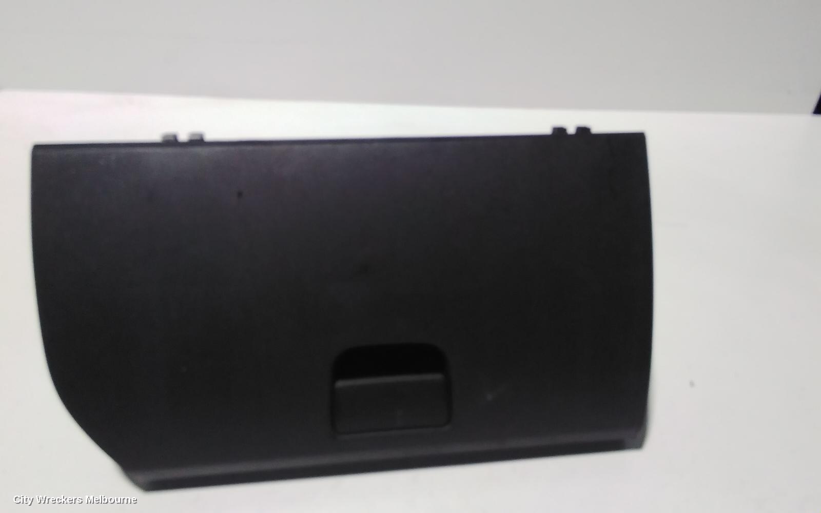HOLDEN COLORADO 2019 Glove Box