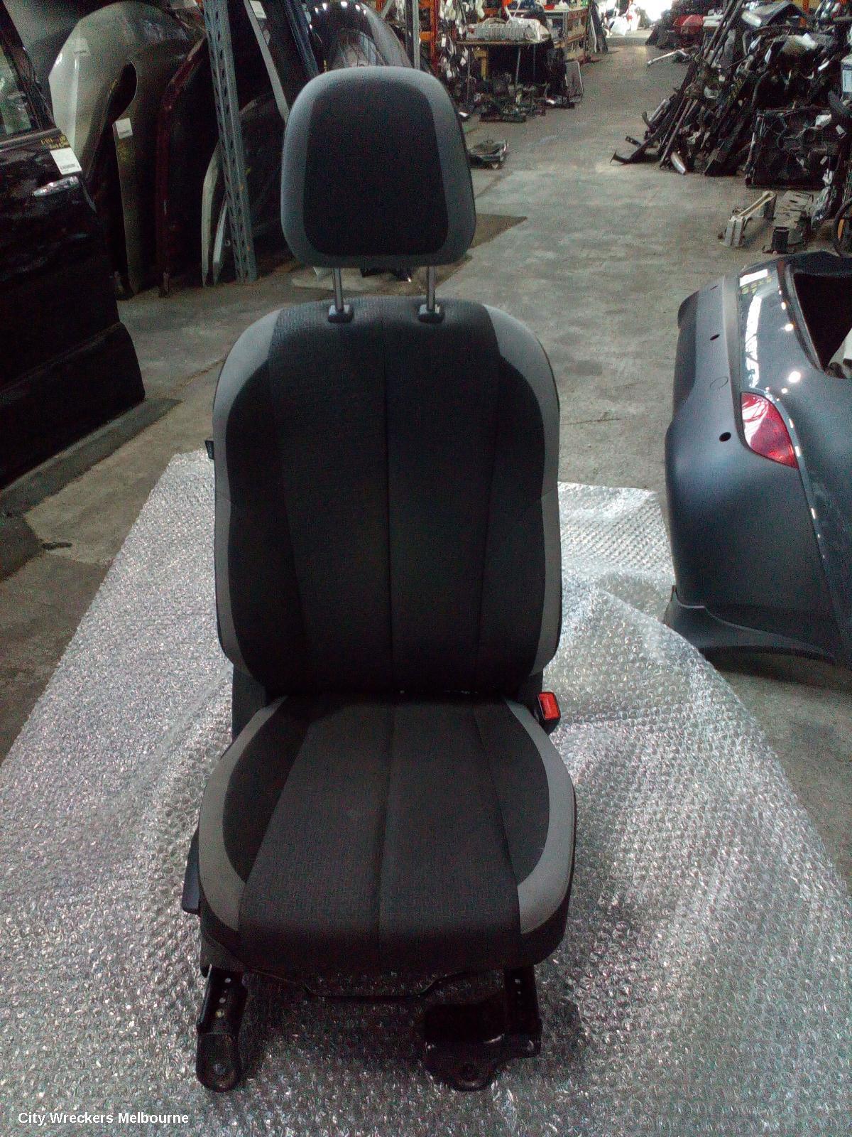 HOLDEN COLORADO 2019 Front Seat