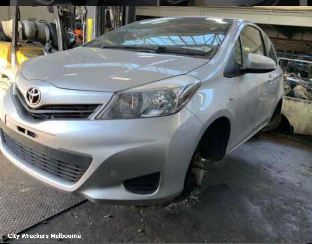 TOYOTA YARIS 2013 Left Headlamp