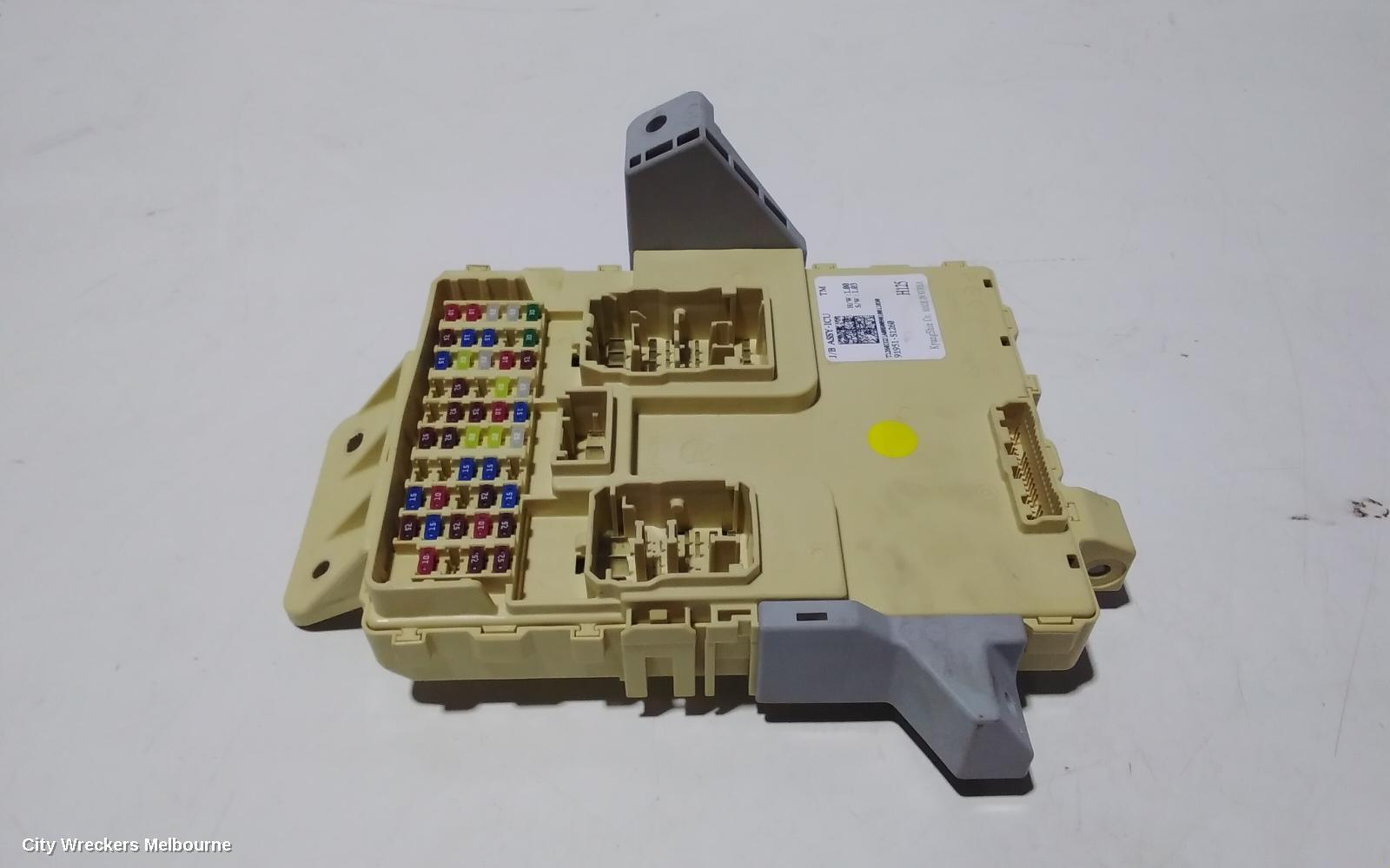HYUNDAI SANTA FE 2018 Fuse Box