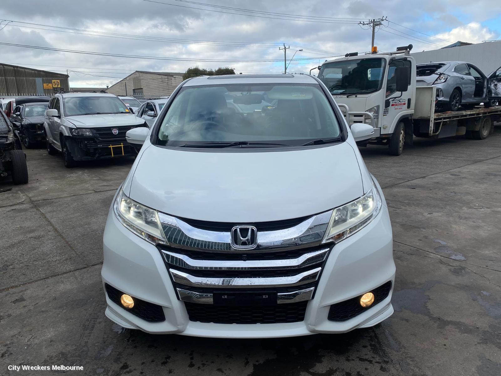 HONDA ODYSSEY 2015 Left Front Door