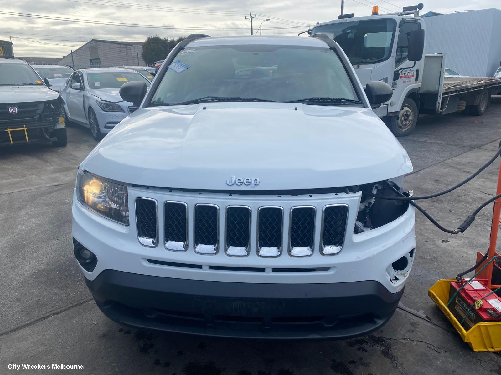 JEEP COMPASS 2013 Console