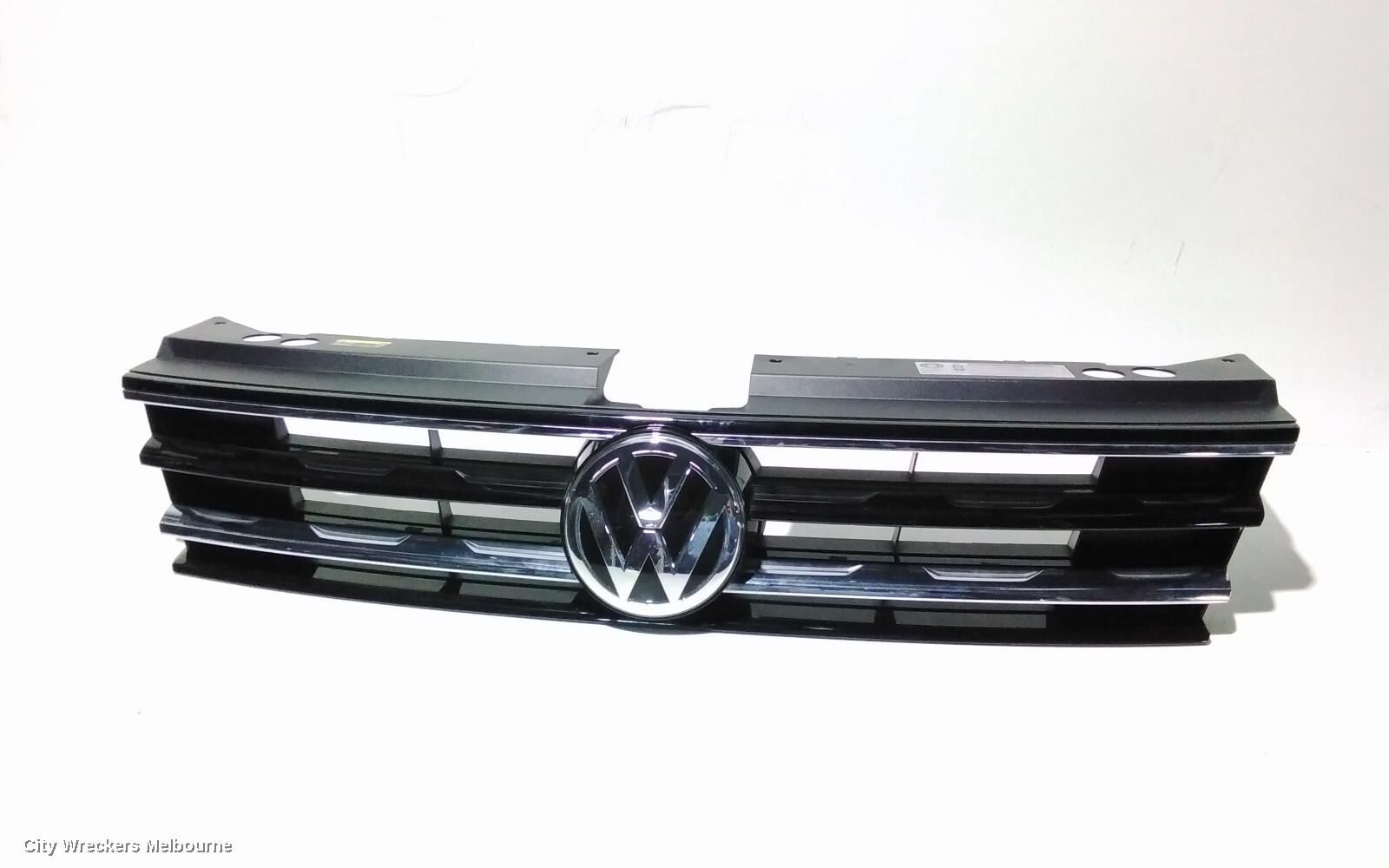 VOLKSWAGEN TIGUAN 2017 Grille