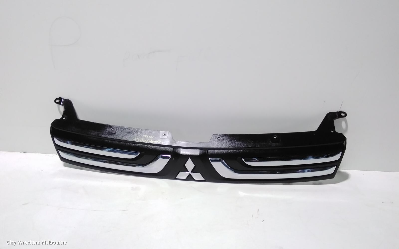 MITSUBISHI OUTLANDER 2014 Grille