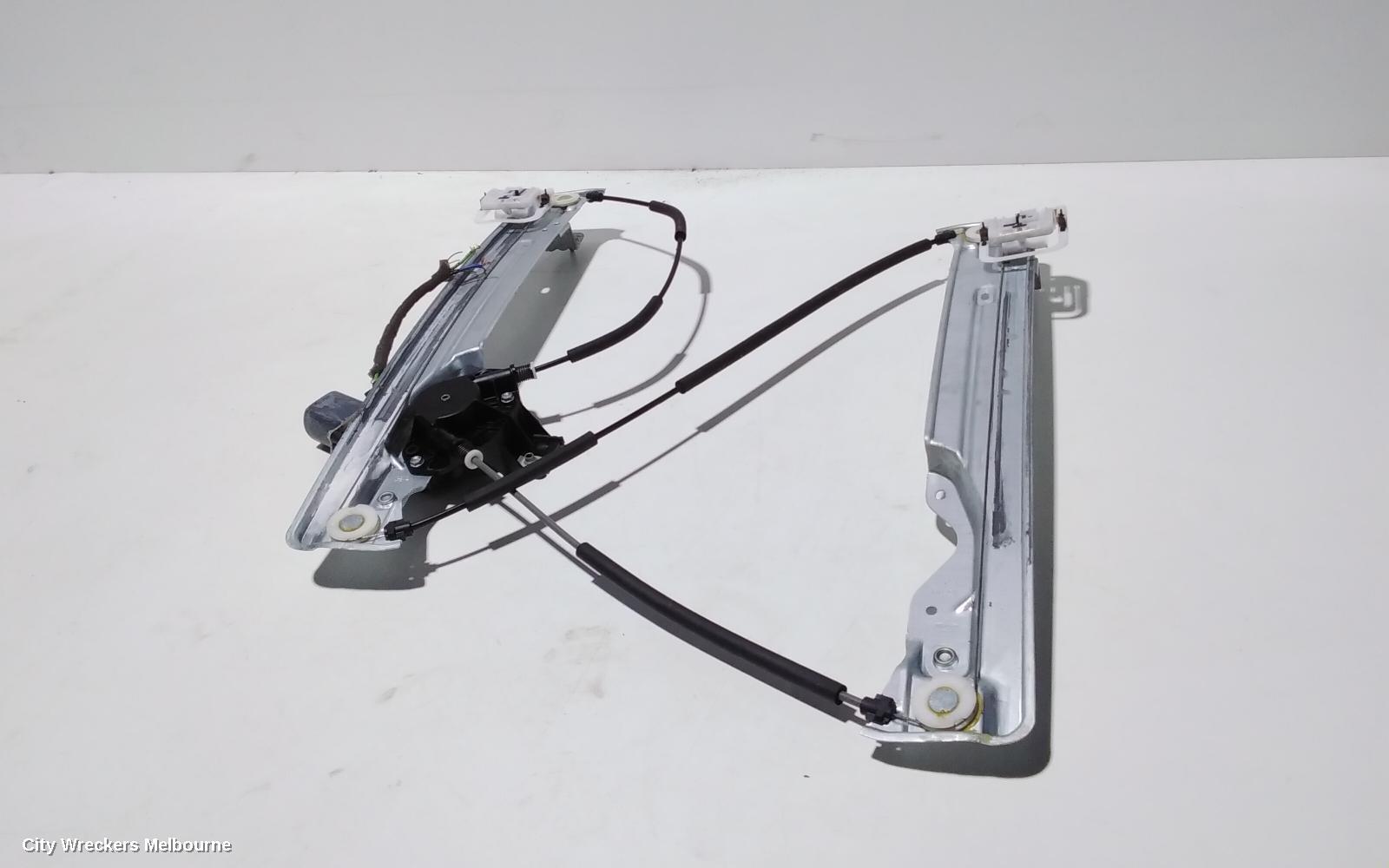 FORD ESCAPE 2018 Right Front Window Reg/Motor