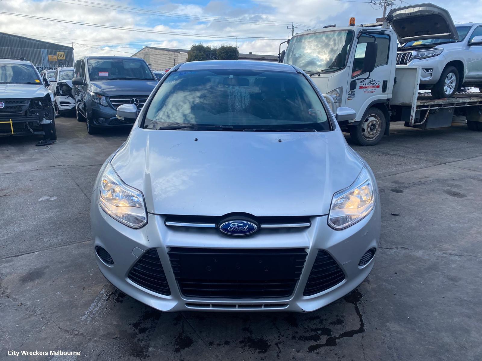 FORD FOCUS 2012 Right Headlamp