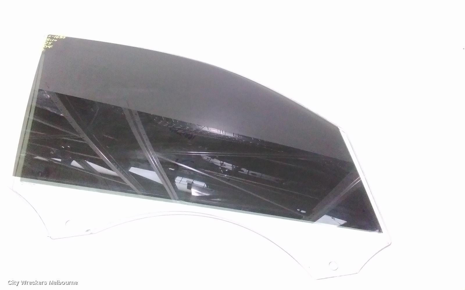 AUDI Q5 2010 Right Front Door Window