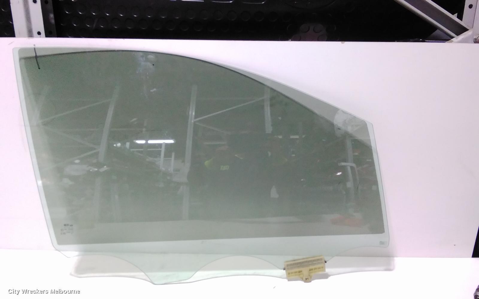 KIA CARNIVAL/GRAND CARNIVAL 2017 Right Front Door Window