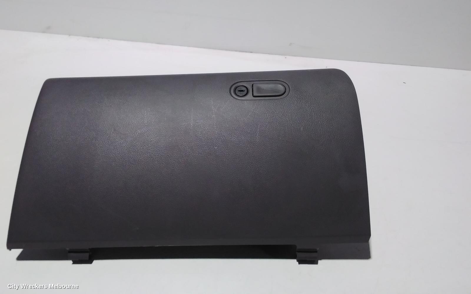 MITSUBISHI TRITON 2016 Glove Box