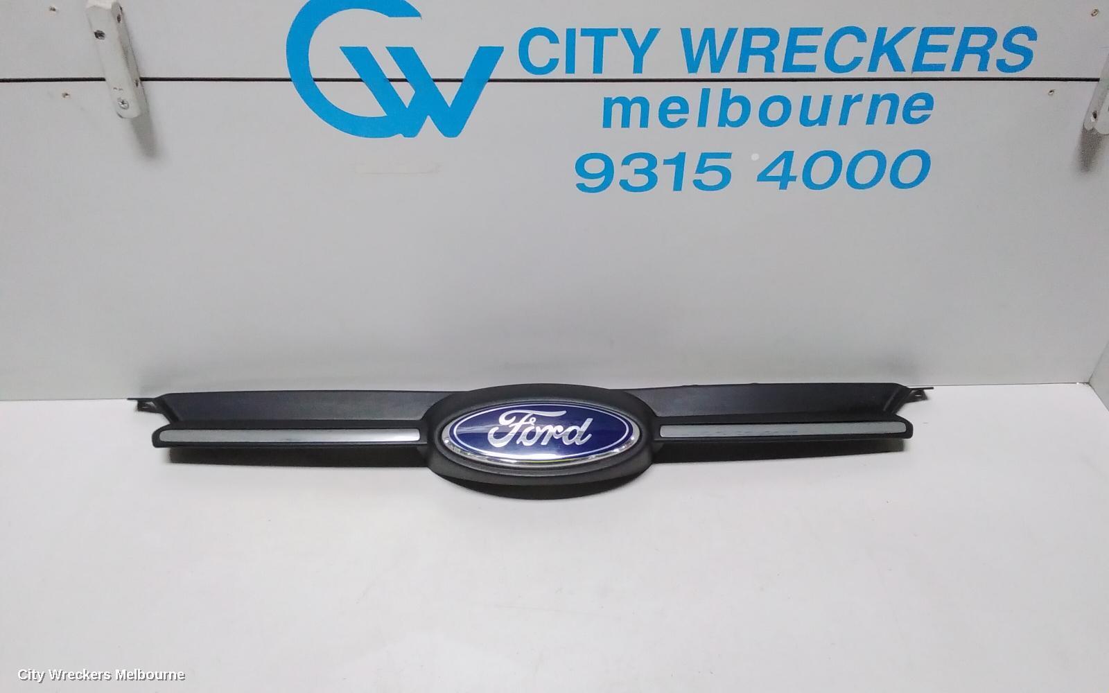FORD FOCUS 2013 Grille