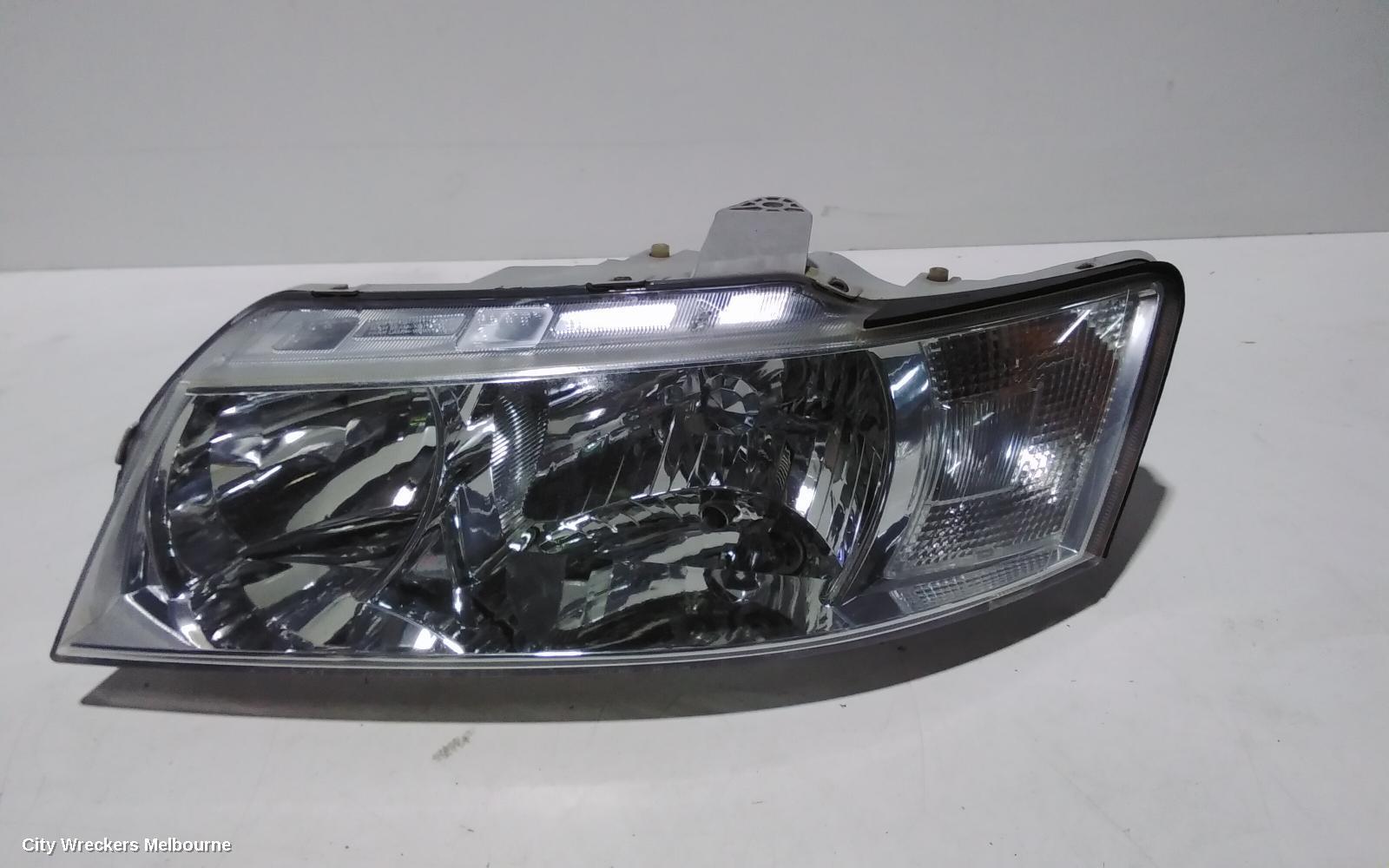 HOLDEN COMMODORE 2004 Left Headlamp