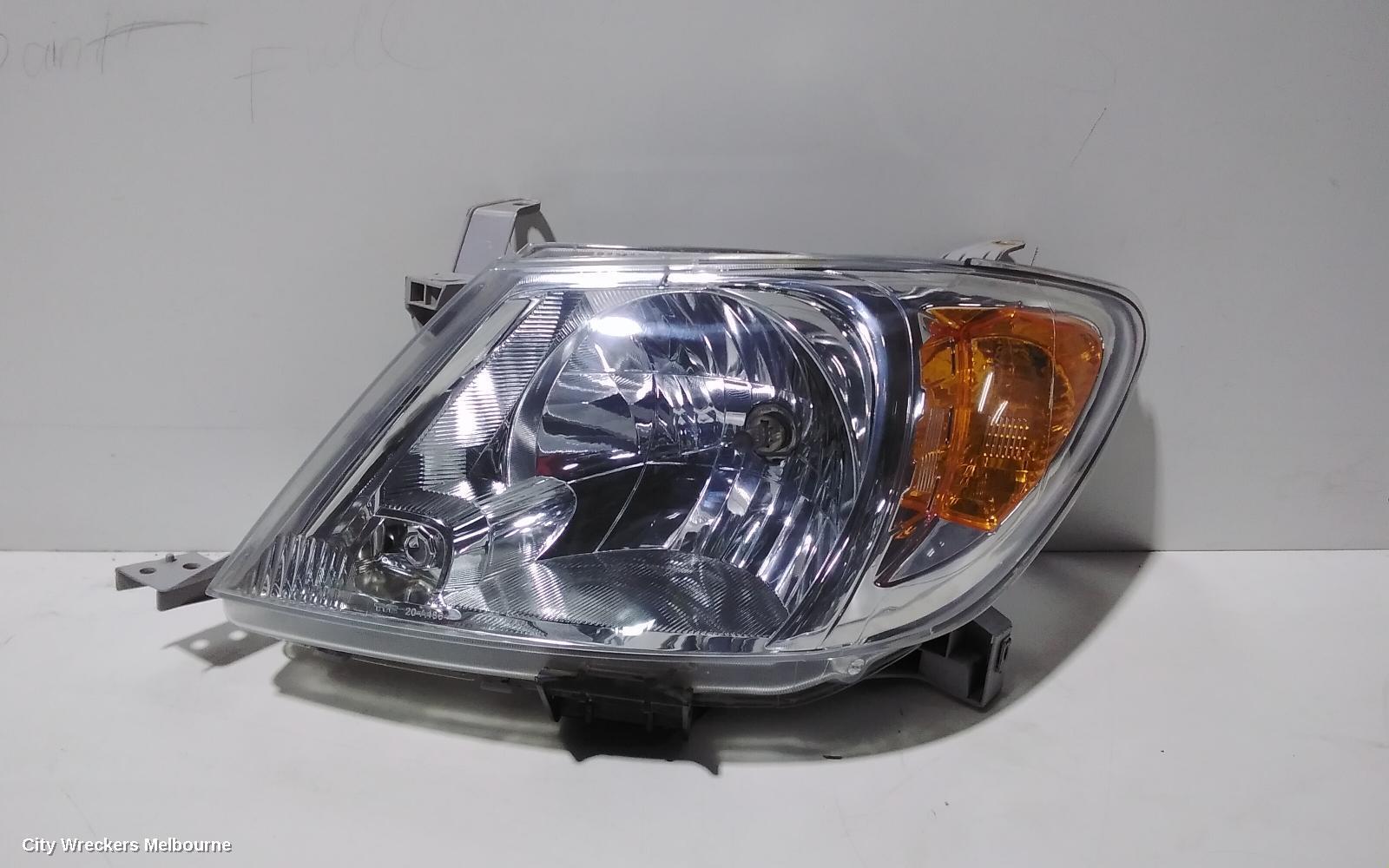 TOYOTA HILUX 2006 Left Headlamp