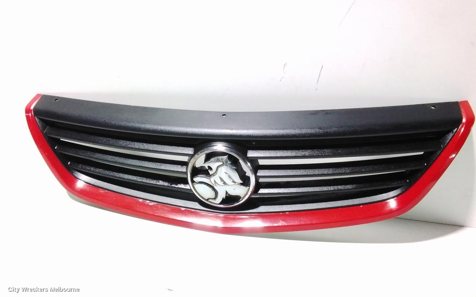 HOLDEN COMMODORE 2004 Grille