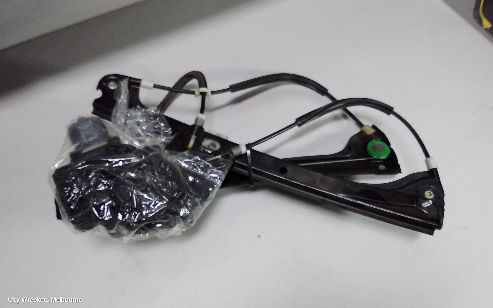 VOLKSWAGEN POLO 2012 Right Front Window Reg/Motor