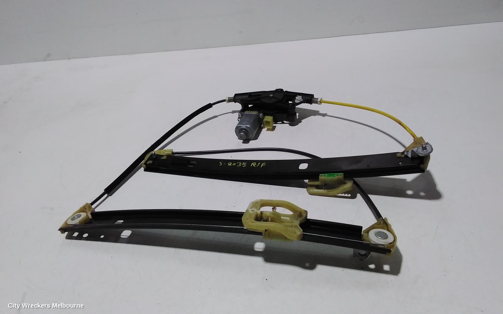 AUDI A4 2017 Right Front Window Reg/Motor