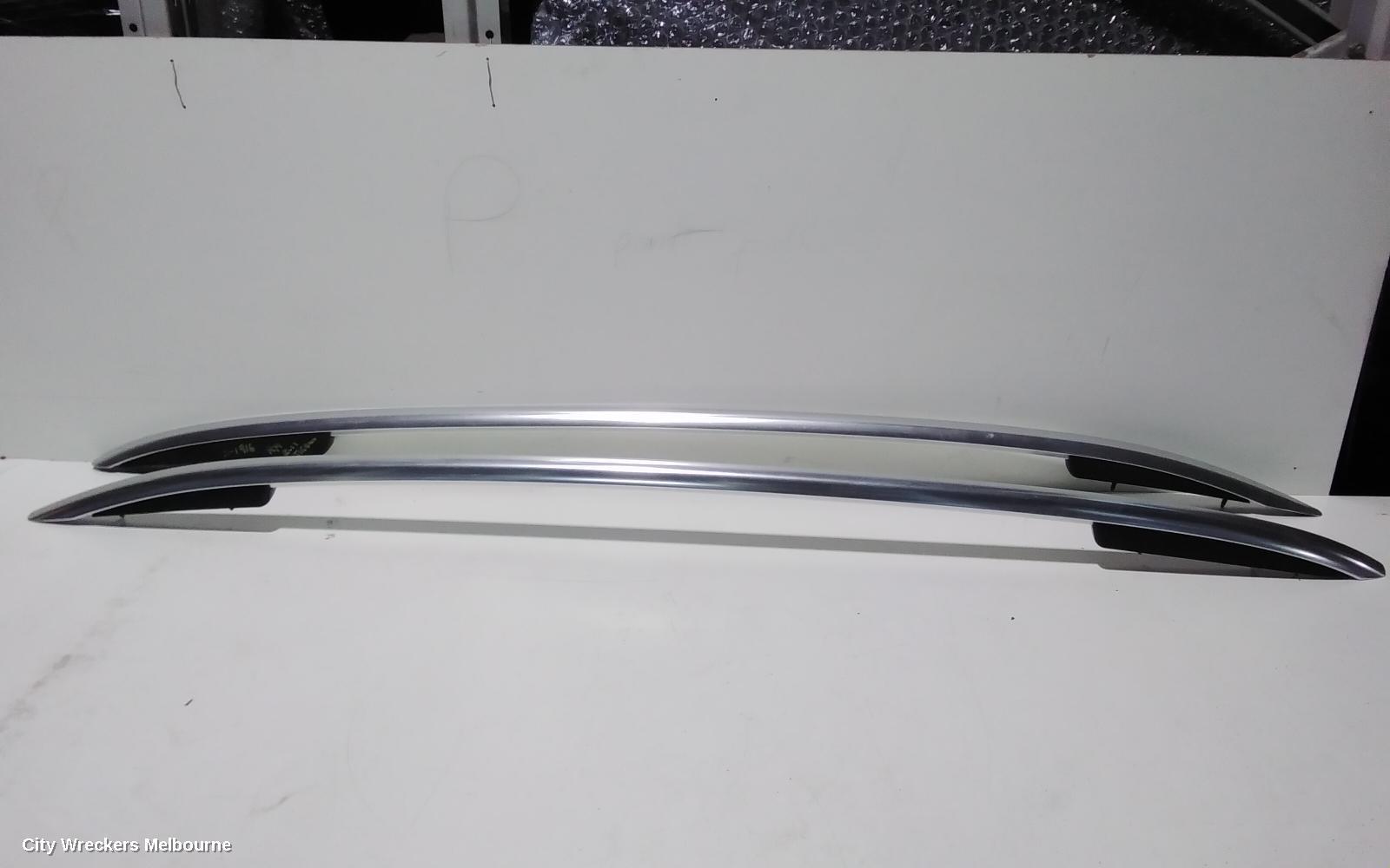 VOLKSWAGEN TIGUAN 2011 Roof Rail