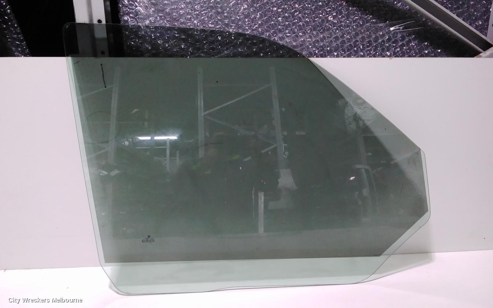 VOLKSWAGEN TRANSPORTER 2005 Right Front Door Window