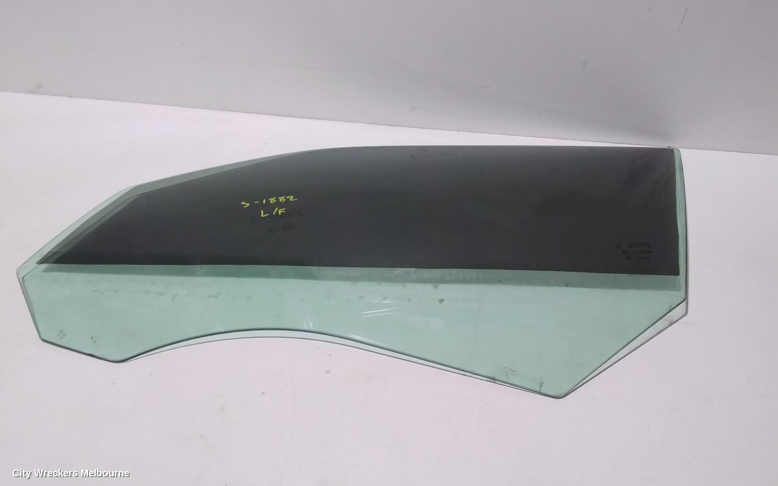 CHRYSLER 300C 2007 Left Front Door Window