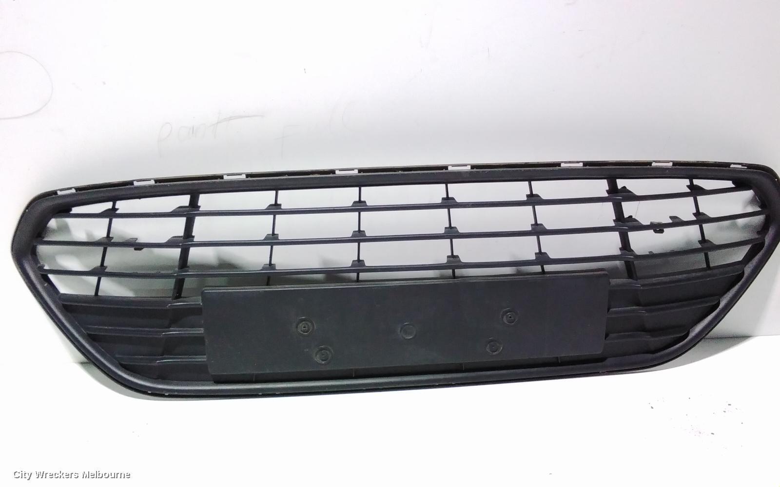 FORD MONDEO 2012 Grille