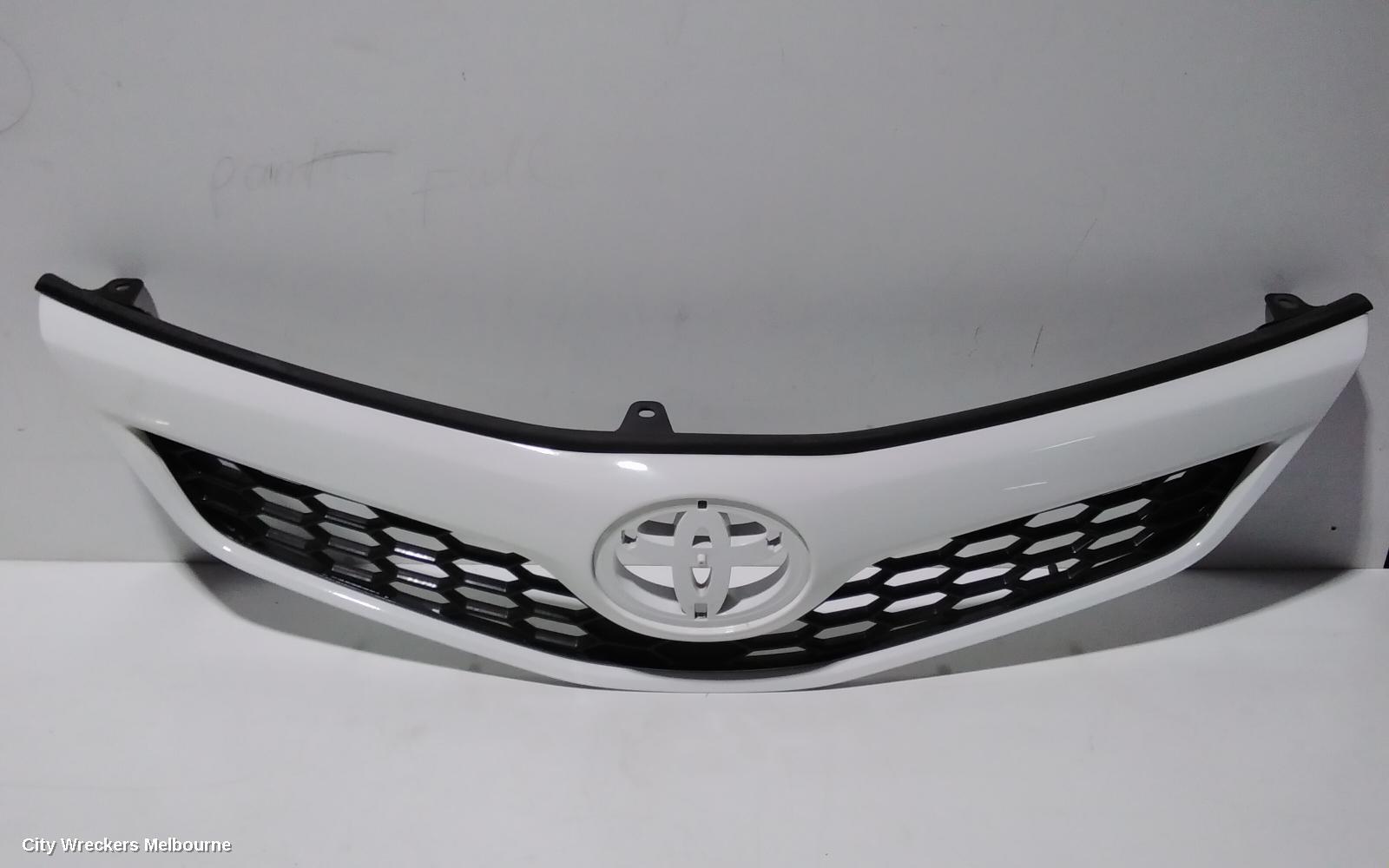 TOYOTA CAMRY 2013 Grille
