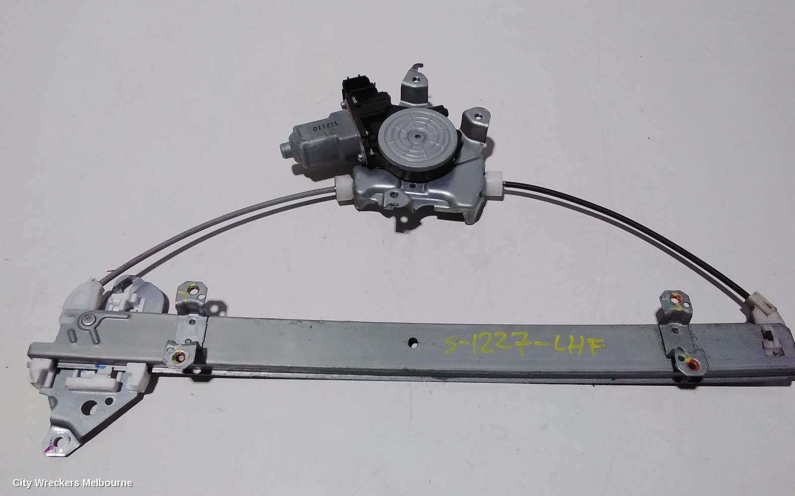 NISSAN NAVARA 2016 Left Front Window Reg/Motor