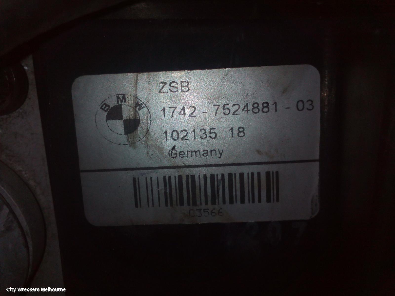 BMW 5 SERIES 2004 Fan
