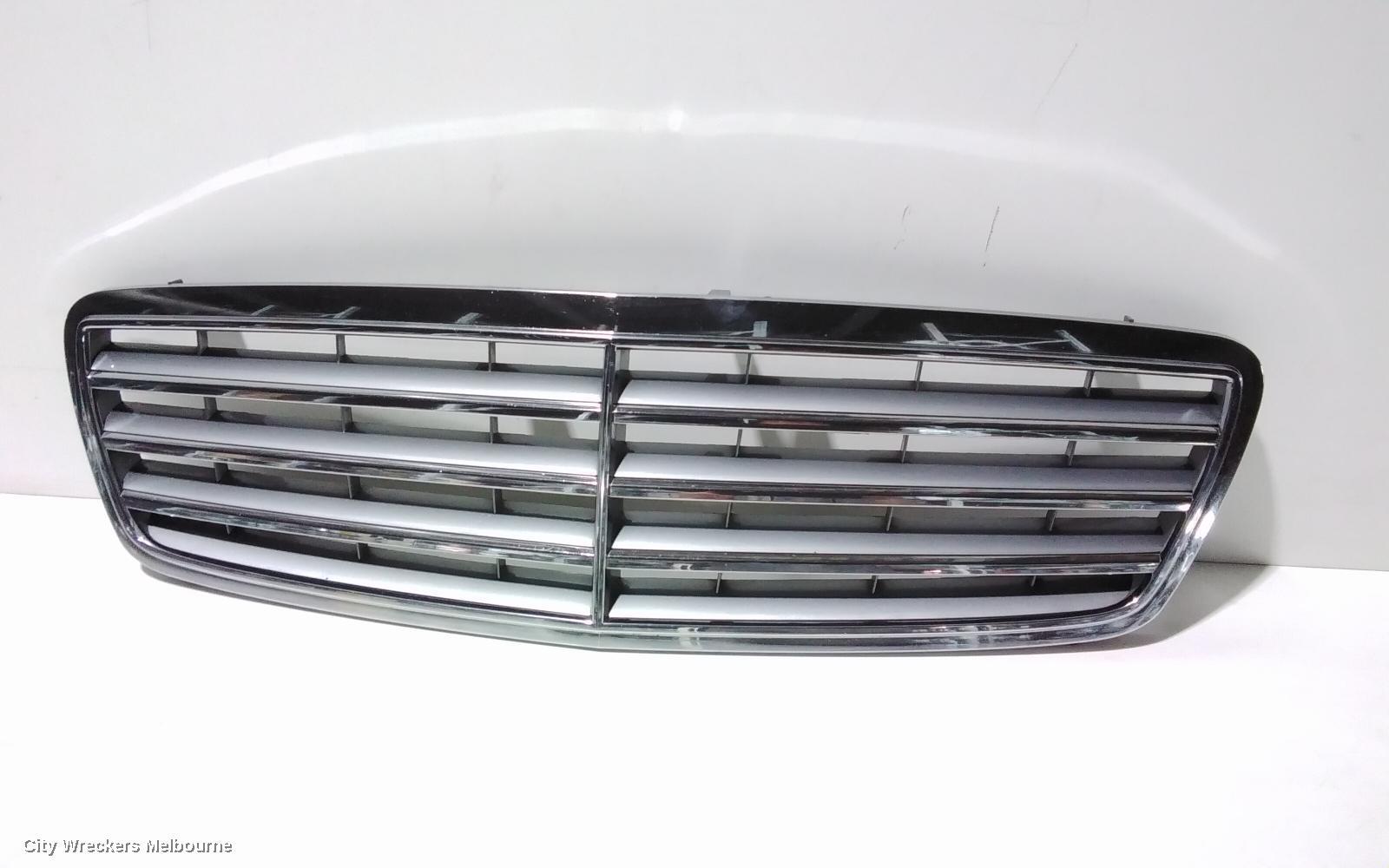 MERCEDES C CLASS 2005 Grille