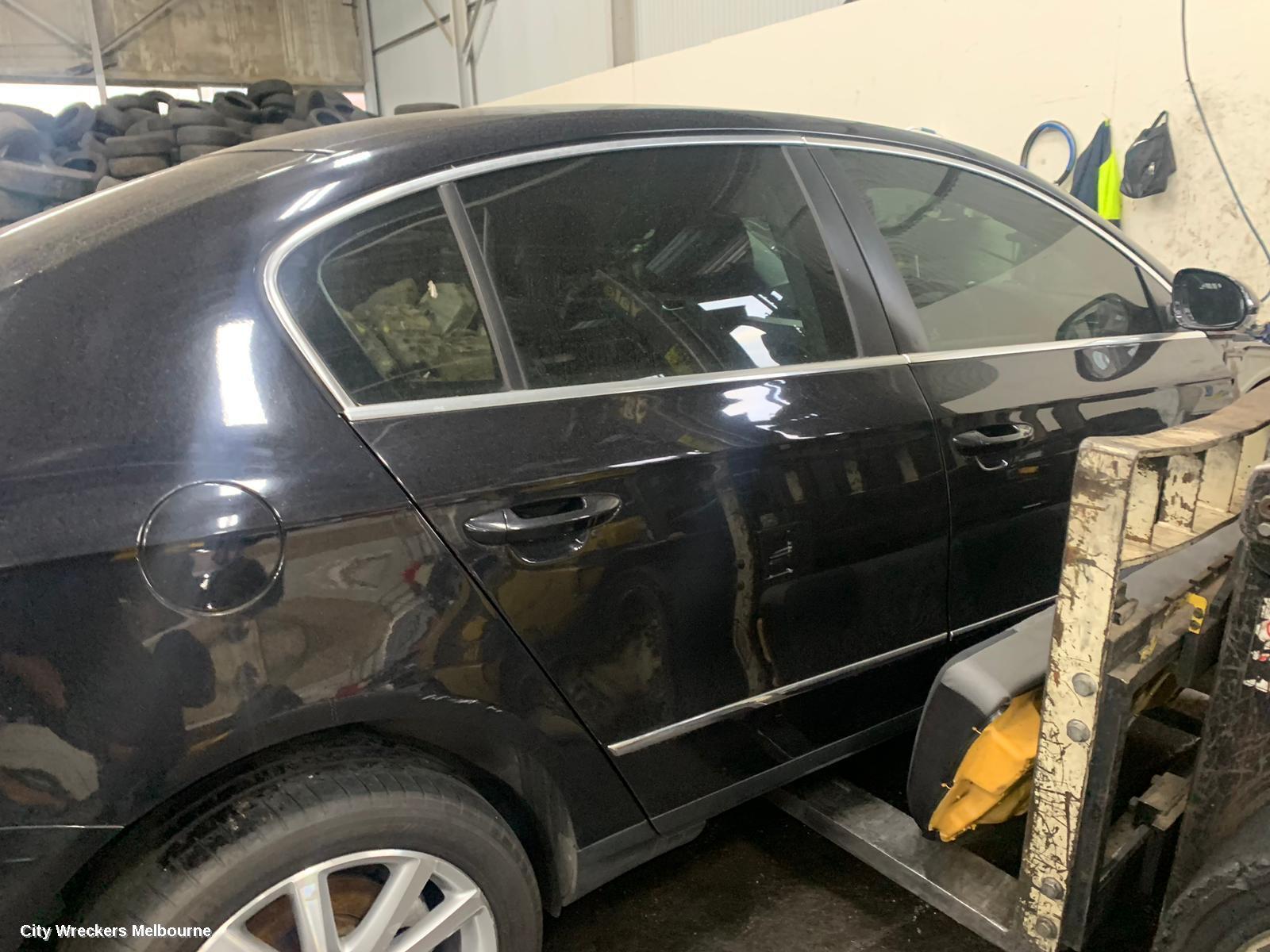 VOLKSWAGEN PASSAT 2008 Left Front Door