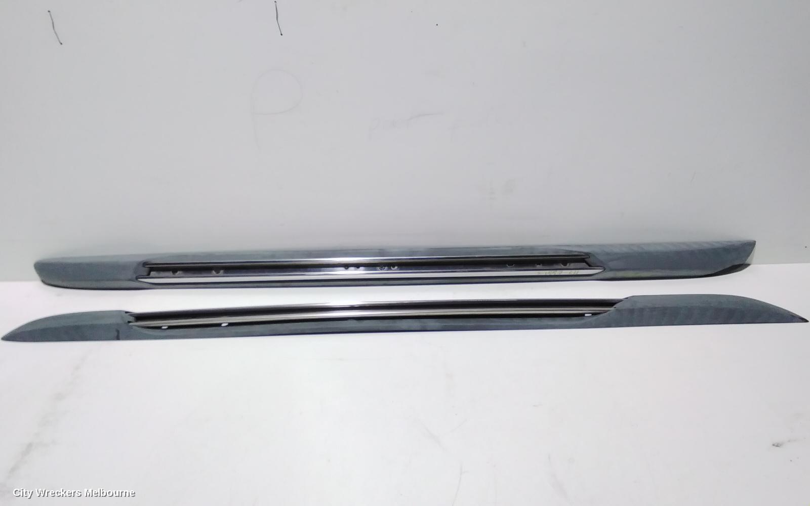 JEEP GRANDCHEROKEE 2011 Roof Rail