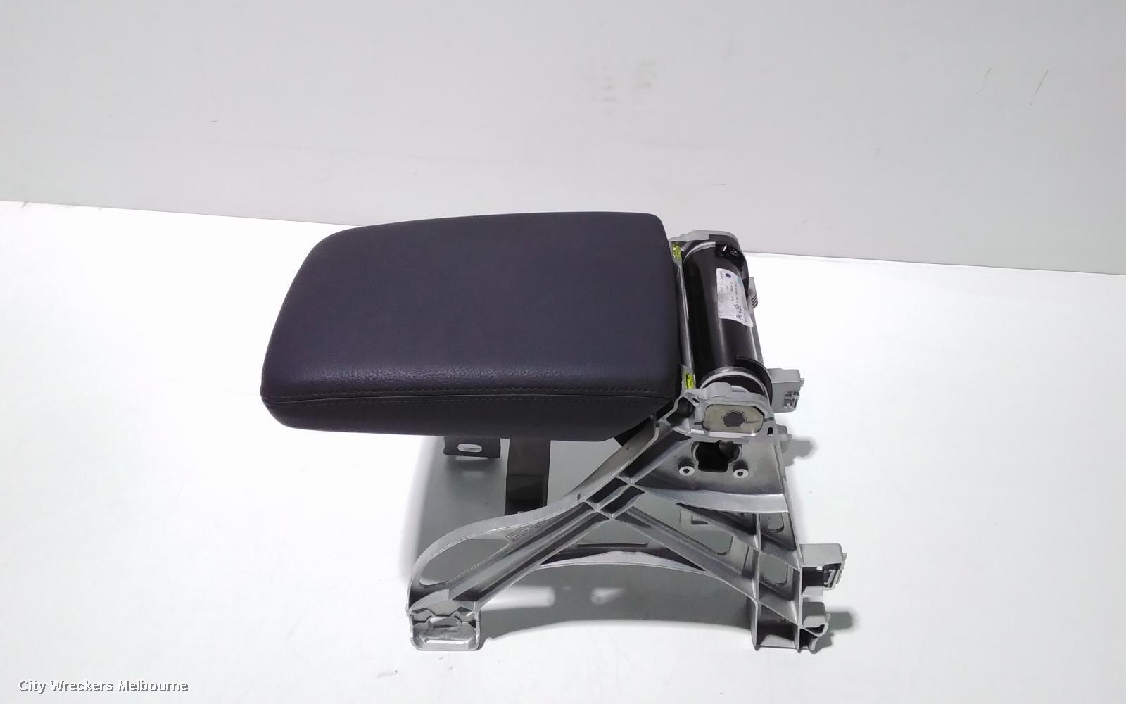 AUDI A4 2017 Console