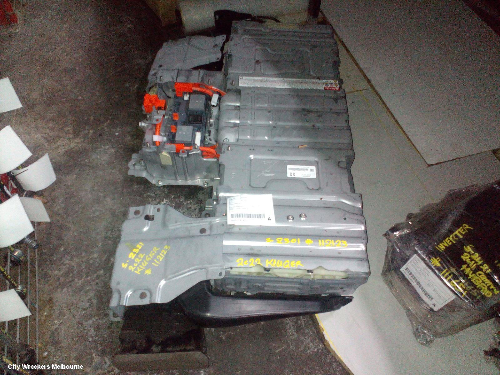 TOYOTA KLUGER 2022 Battery